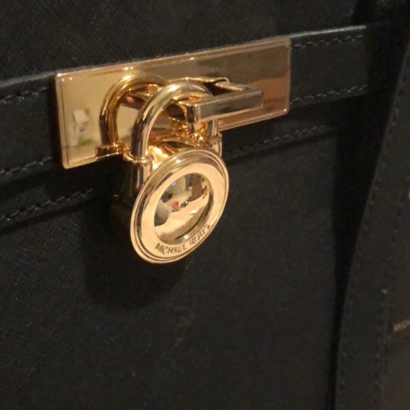 Michael Kors Hamilton Traveler 
Large Black Tote - Picture 6 of 11